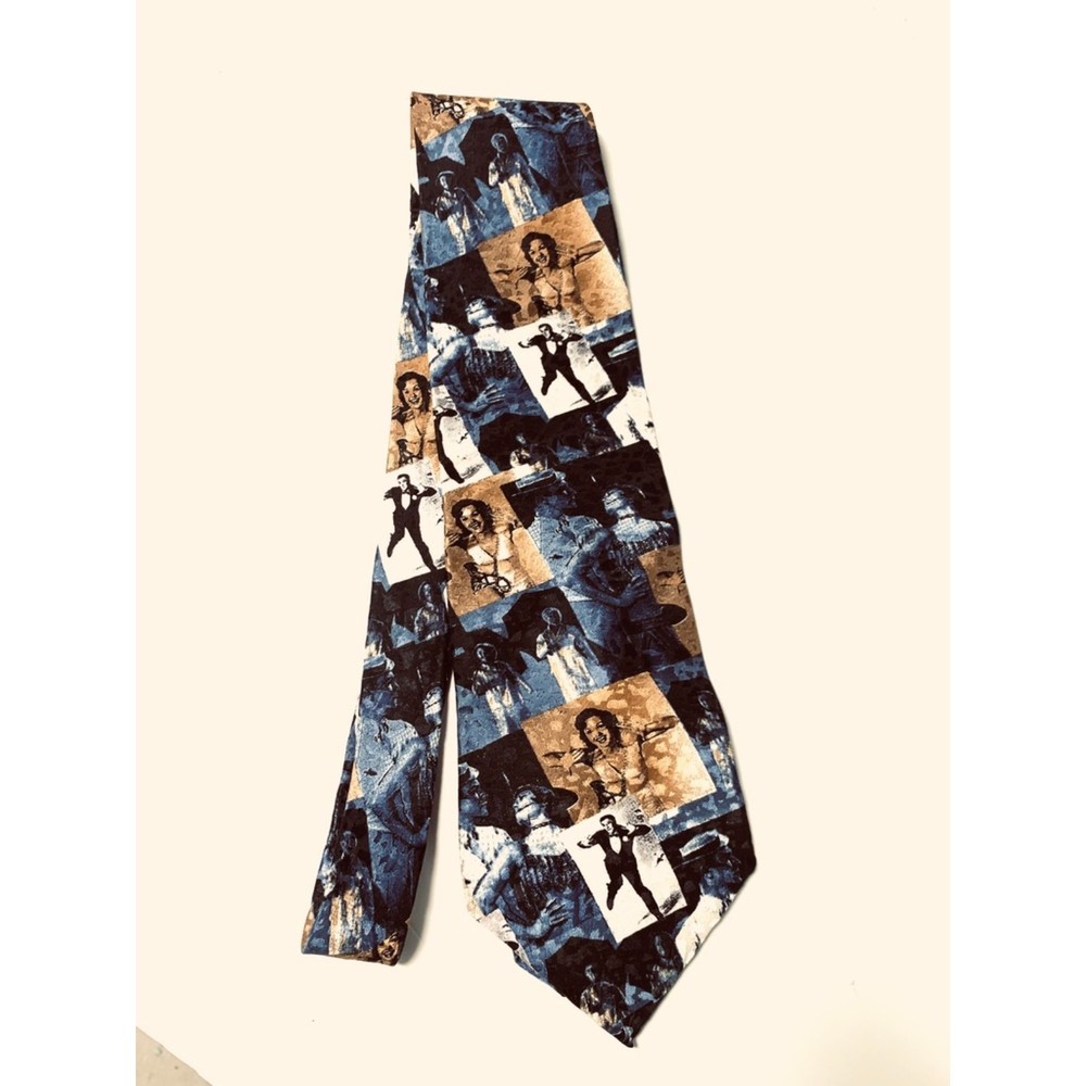 Men's Silk Tie Depicts Movie Scenes "Singing In The Rain"